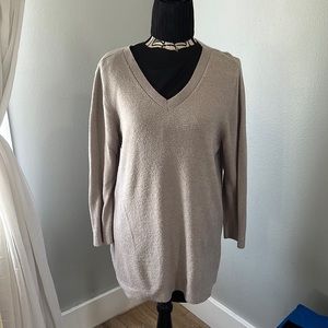 Large V neck grey tunic